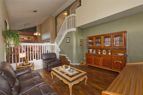 House in Pembroke Pines, Florida 4 bedrooms, 193.89 sq.m. № 1880146 - photo 16