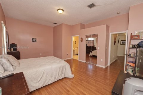 House in Pembroke Pines, Florida 4 bedrooms, 193.89 sq.m. № 1880146 - photo 25