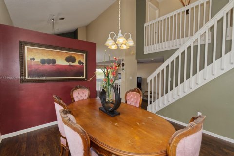 House in Pembroke Pines, Florida 4 bedrooms, 193.89 sq.m. № 1880146 - photo 9