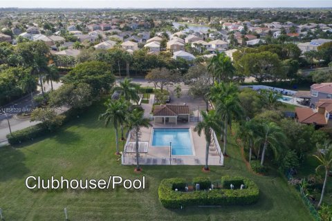 House in Pembroke Pines, Florida 4 bedrooms, 193.89 sq.m. № 1880146 - photo 3