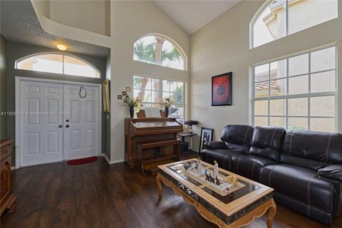 House in Pembroke Pines, Florida 4 bedrooms, 193.89 sq.m. № 1880146 - photo 5