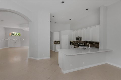 Купить виллу или дом в Уэстон, Флорида 5 спален, 301м2, № 1976012 - фото 2