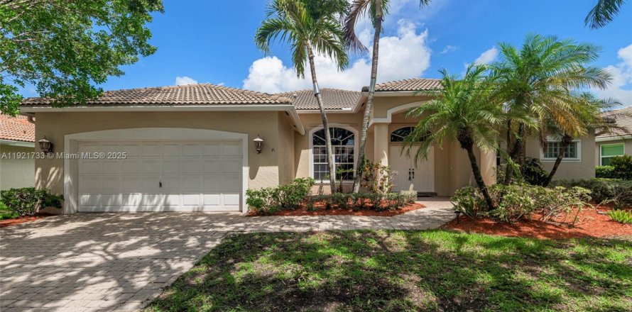 Дом в Уэстон, Флорида 5 спален, 301м2 № 1976012