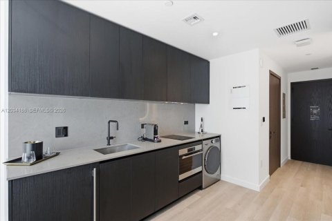 Купить кондоминиум в Майами, Флорида 25.55м2, № 2145808 - фото 5
