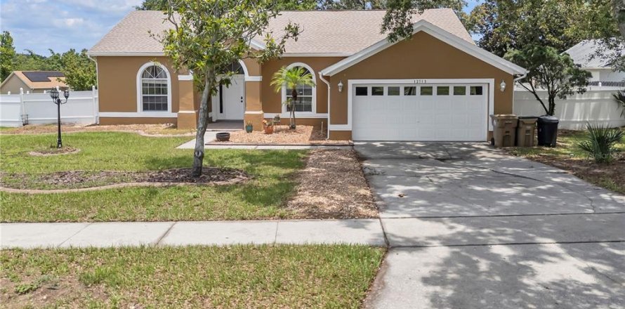 Villa ou maison à Clermont, Floride 3 chambres, 180.79 m2 № 1786047