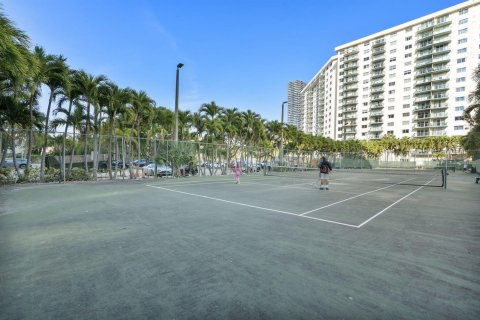 Copropriété à vendre à Sunny Isles Beach, Floride: 1 chambre, 93.37 m2 № 2260455 - photo 30