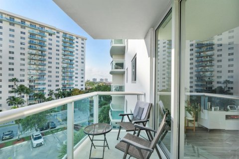 Copropriété à vendre à Sunny Isles Beach, Floride: 1 chambre, 93.37 m2 № 2260455 - photo 9