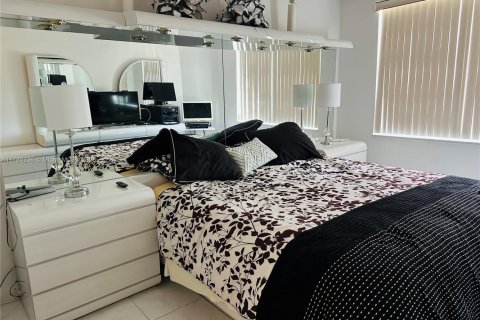 Condominio en alquiler en Hallandale Beach, Florida, 1 dormitorio, 80.82 m2 № 1862880 - foto 5