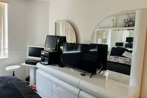 Condominio en alquiler en Hallandale Beach, Florida, 1 dormitorio, 80.82 m2 № 1862880 - foto 6