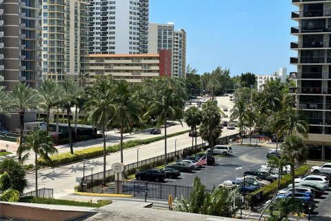 Condominio en alquiler en Hallandale Beach, Florida, 1 dormitorio, 80.82 m2 № 1862880 - foto 11