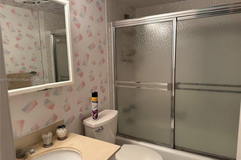 Condominio en alquiler en Hallandale Beach, Florida, 1 dormitorio, 80.82 m2 № 1862880 - foto 7
