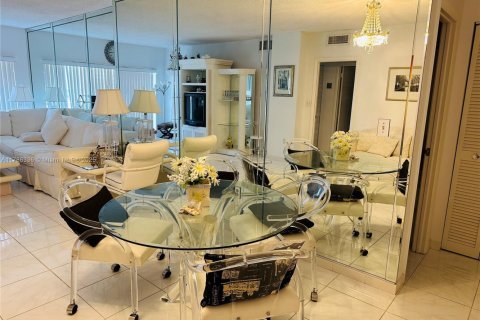 Condominio en alquiler en Hallandale Beach, Florida, 1 dormitorio, 80.82 m2 № 1862880 - foto 4