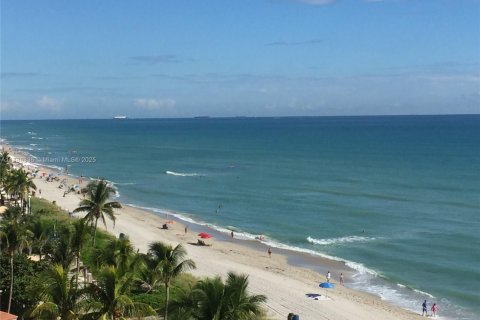 Condominio en alquiler en Hallandale Beach, Florida, 1 dormitorio, 80.82 m2 № 1862880 - foto 20