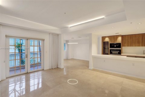 Touwnhouse à vendre à Miami Beach, Floride: 3 chambres, 245.26 m2 № 2042615 - photo 6