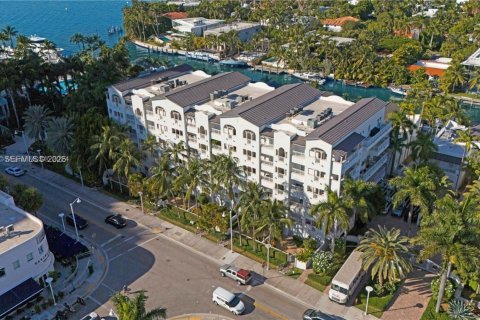 Touwnhouse à vendre à Miami Beach, Floride: 3 chambres, 245.26 m2 № 2042615 - photo 3