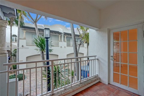 Touwnhouse à vendre à Miami Beach, Floride: 3 chambres, 245.26 m2 № 2042615 - photo 14