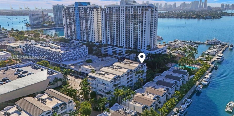 Touwnhouse à Miami Beach, Floride 3 chambres, 245.26 m2 № 2042615