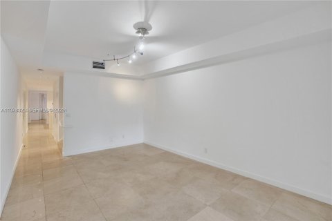Touwnhouse à vendre à Miami Beach, Floride: 3 chambres, 245.26 m2 № 2042615 - photo 19