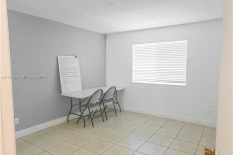 Снять в аренду кондоминиум в Майами, Флорида 2 спальни, 99.87м2, № 1991168 - фото 16