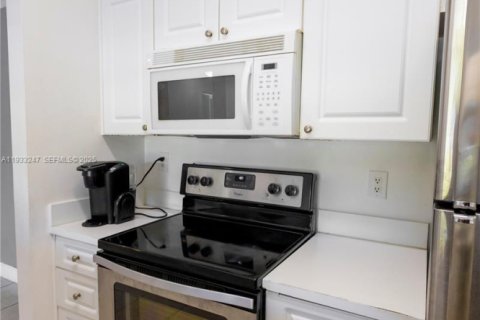 Снять в аренду кондоминиум в Майами, Флорида 2 спальни, 99.87м2, № 1991168 - фото 13