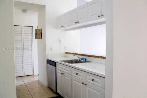 Снять в аренду кондоминиум в Майами, Флорида 2 спальни, 99.87м2, № 1991168 - фото 24