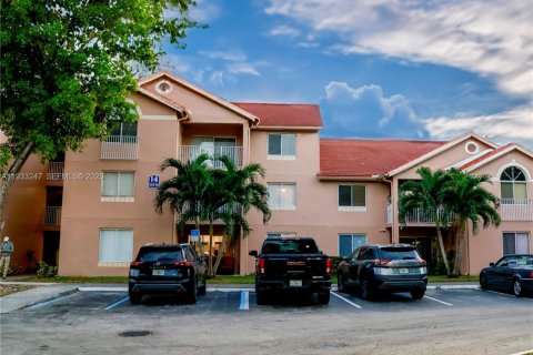 Снять в аренду кондоминиум в Майами, Флорида 2 спальни, 99.87м2, № 1991168 - фото 1