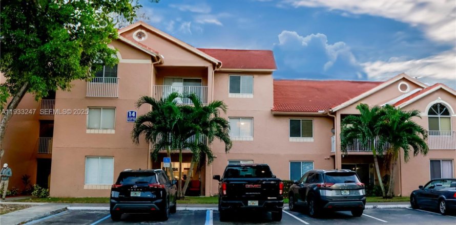 Кондоминиум с 2 спальнями в Майами, Флорида № 1991168