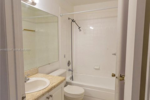 Снять в аренду кондоминиум в Майами, Флорида 2 спальни, 99.87м2, № 1991168 - фото 6