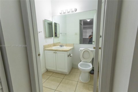 Снять в аренду кондоминиум в Майами, Флорида 2 спальни, 99.87м2, № 1991168 - фото 19