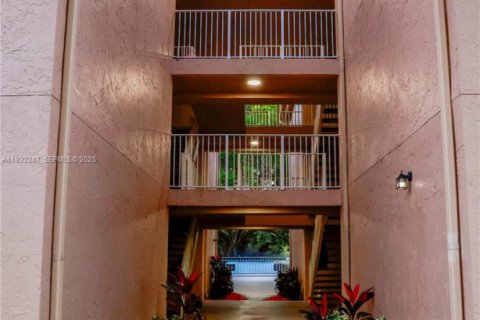 Снять в аренду кондоминиум в Майами, Флорида 2 спальни, 99.87м2, № 1991168 - фото 20