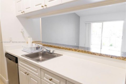 Снять в аренду кондоминиум в Майами, Флорида 2 спальни, 99.87м2, № 1991168 - фото 15