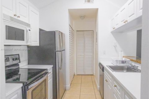 Снять в аренду кондоминиум в Майами, Флорида 2 спальни, 99.87м2, № 1991168 - фото 9