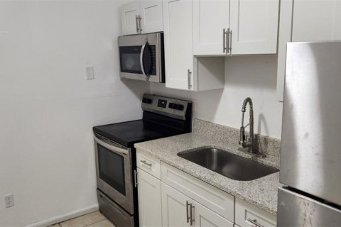 Commercial property in Tallahassee, Florida 8 bedrooms, 126.63 sq.m. № 1915434 - photo 7