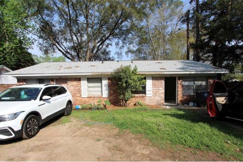 Commercial property in Tallahassee, Florida 8 bedrooms, 126.63 sq.m. № 1915434 - photo 1