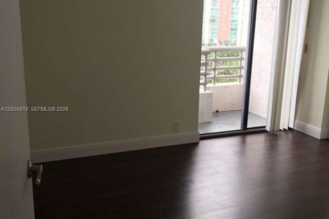 Condo in Aventura, Florida, 2 bedrooms  № 2246442 - photo 15