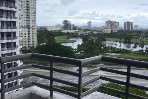 Condo in Aventura, Florida, 2 bedrooms  № 2246442 - photo 18