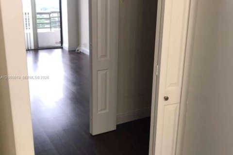Condo in Aventura, Florida, 2 bedrooms  № 2246442 - photo 11