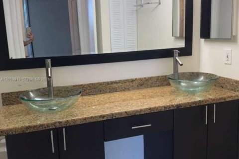 Condo in Aventura, Florida, 2 bedrooms  № 2246442 - photo 9