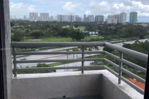 Condo in Aventura, Florida, 2 bedrooms  № 2246442 - photo 17