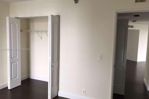 Condo in Aventura, Florida, 2 bedrooms  № 2246442 - photo 27