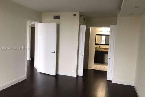 Condo in Aventura, Florida, 2 bedrooms  № 2246442 - photo 5