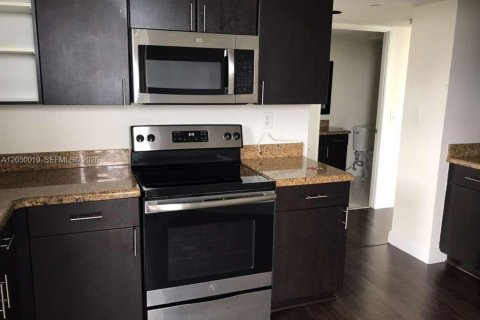 Condo in Aventura, Florida, 2 bedrooms  № 2246442 - photo 25