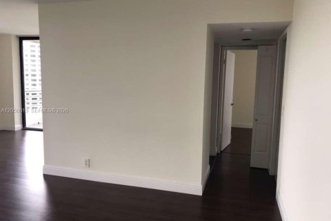 Condo in Aventura, Florida, 2 bedrooms  № 2246442 - photo 3