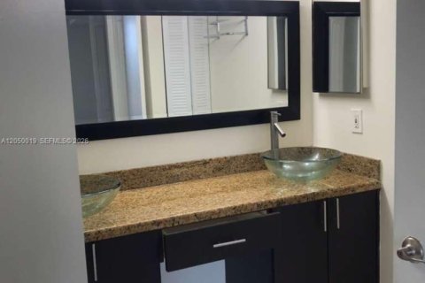 Condo in Aventura, Florida, 2 bedrooms  № 2246442 - photo 8