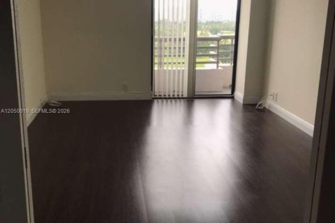 Condo in Aventura, Florida, 2 bedrooms  № 2246442 - photo 12
