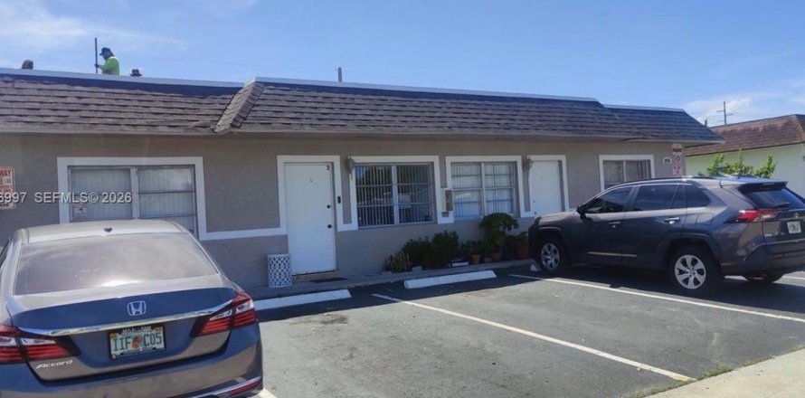 Immobilier commercial à Lauderdale Lakes, Floride 328.32 m2 № 2152931