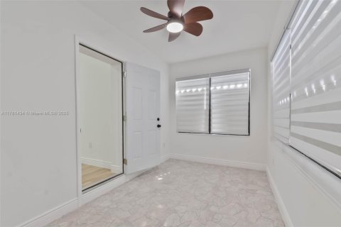 Casa en venta en Miami, Florida, 3 dormitorios, 109.81 m2 № 1935444 - foto 9