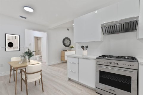 Casa en venta en Miami, Florida, 3 dormitorios, 109.81 m2 № 1935444 - foto 5