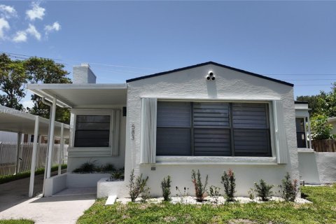 Casa en venta en Miami, Florida, 3 dormitorios, 109.81 m2 № 1935444 - foto 2