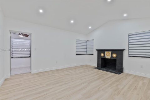 Casa en venta en Miami, Florida, 3 dormitorios, 109.81 m2 № 1935444 - foto 11